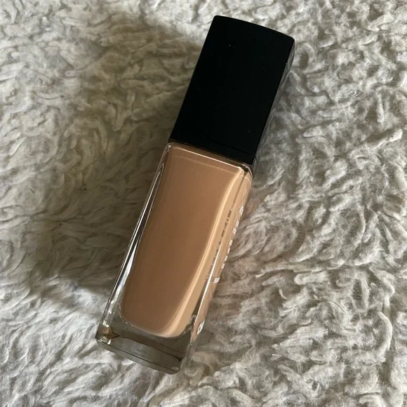 CHANEL Vitalumière SPF 15 Foundation 40 Beige - New - rare find, discontinued